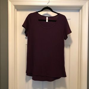 LuLaRoe medium purple ribbed Classic T